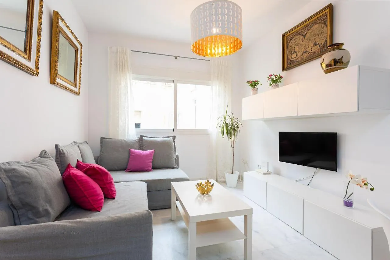 Holidays2Malaga Carrera Capuchinos Free Parking Aircon Downtown location